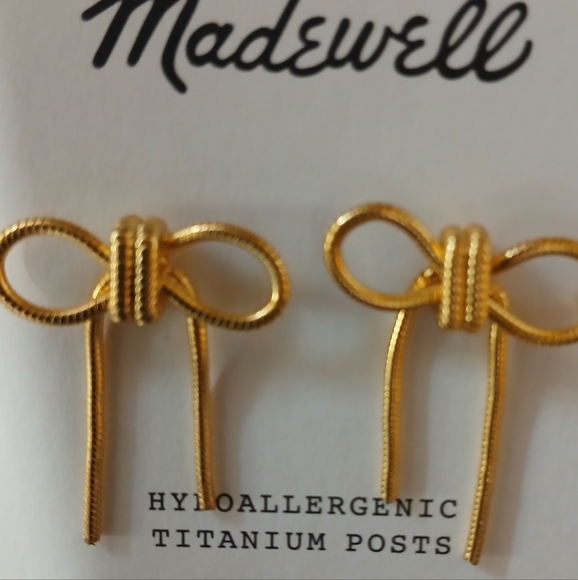 π₯NEWπ₯β€οΈMadewellβ€οΈSnake Chain Light Gold Beautiful Bow Earringsπ₯ - Picture 3 of 5